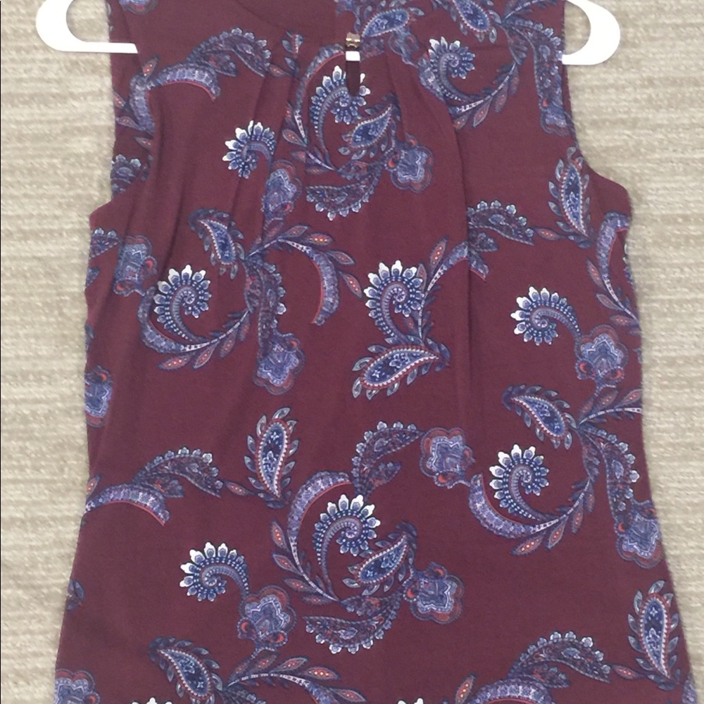 Ivanka Trump maroon paisley sleeveless blouse. - Picture 3 of 5